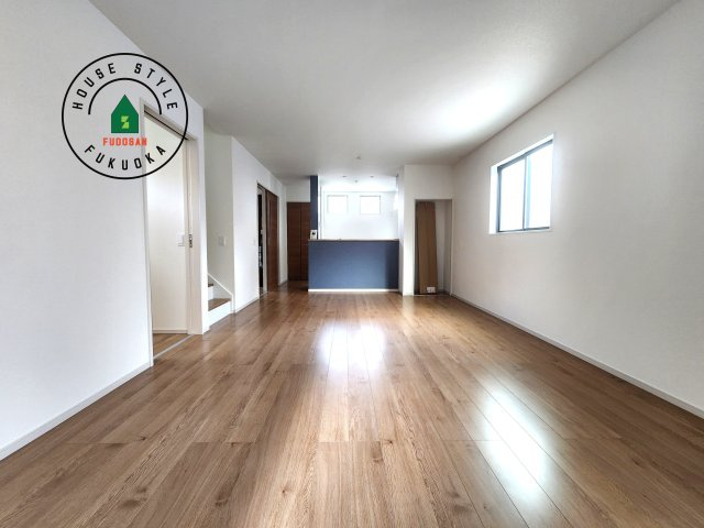 福岡市早良区干隈5丁目第1-3棟（2号棟）の居間・リビング|ご家族を近くに感じられる対面キッチンのLDK。会話もはずみそうですね。