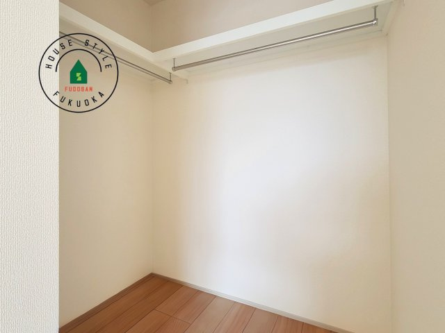 福岡市西区今宿上ノ原第1-7棟（6号棟）の内観：施工例|洋服や大きな荷物が多い方や人数の多いご家族などは、一般的なクローゼットよりもウォークインクローゼットのほうが使い勝手が良いです。