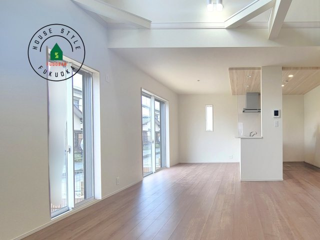 福岡市西区今宿上ノ原第1-7棟（6号棟）の内観：施工例|キッチンからリビングをしっかり確認できます。家族の笑顔があふれる空間になりそうですね。