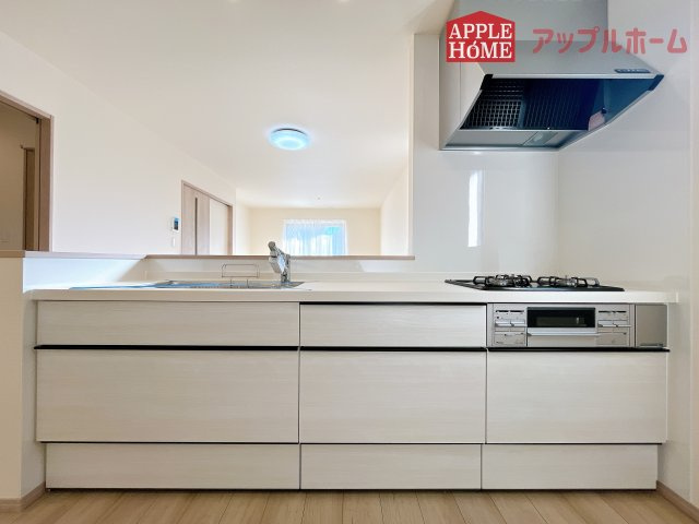 [新築住宅] さいたま市北区吉野町2丁目 全4棟のキッチン|見栄えもよくお手入れもスムーズに出来ます。豊富な収納力もございますので、キッチンスペースをスッキリとお使い頂けそうです。