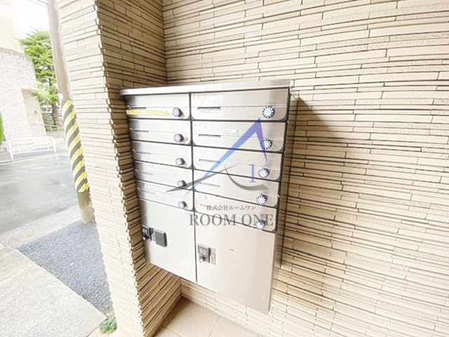 東陽フラッグのその他共用部分|集合ポストと宅配ボックスです。