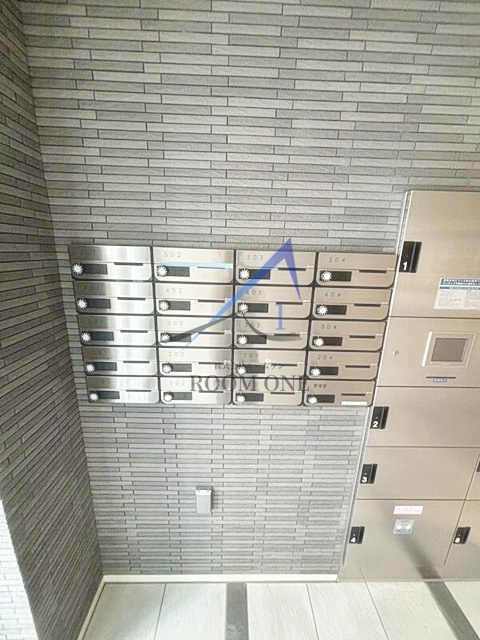 エストゥルースプラス川崎のその他共用部分|集合ポストです。