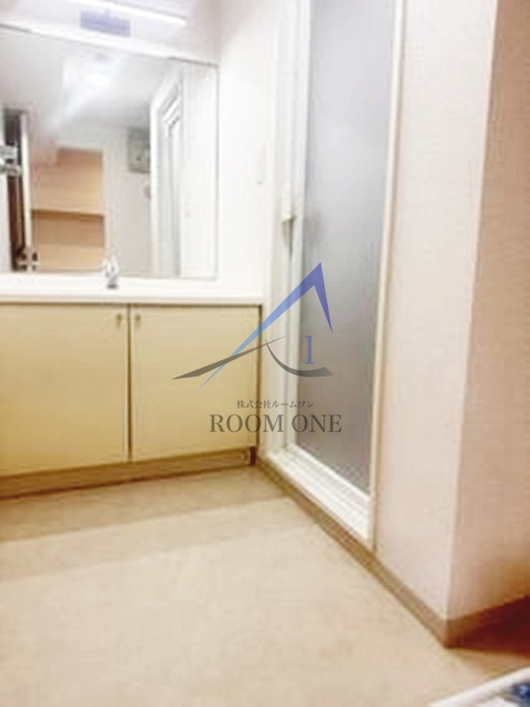 山王ガーデンハイツの洗面所|独立洗面台です。