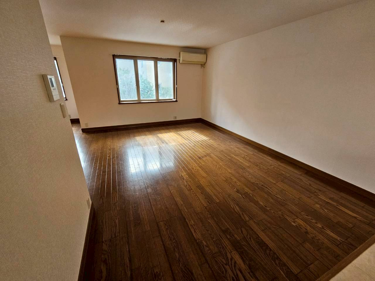 レジデンシャル芦屋の居間・リビング