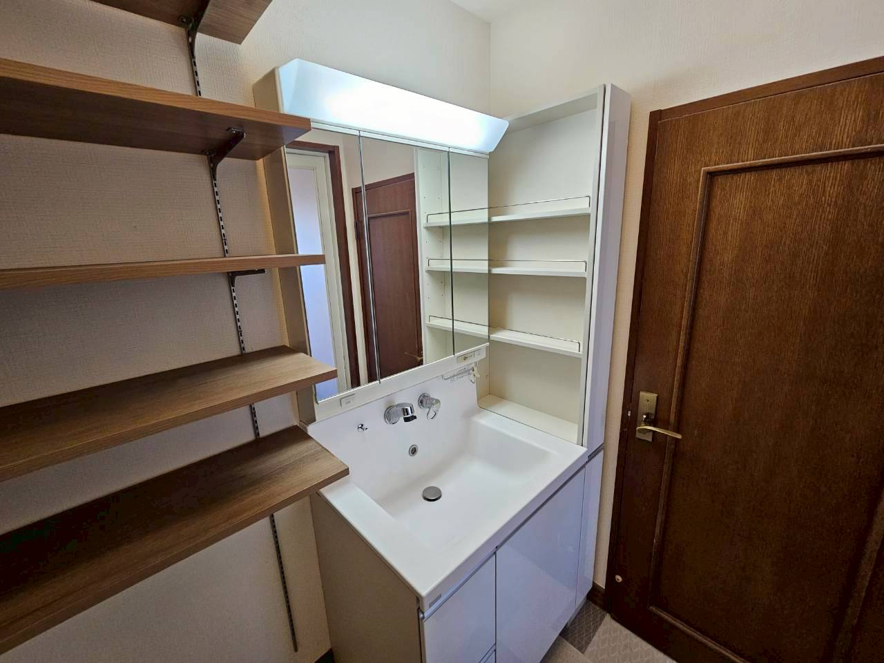 レジデンシャル芦屋の洗面所