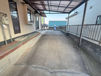 【駐車場】 | 廿日市市宮園上3【リフォーム済・中古住宅】 | 駐車スペース2台分