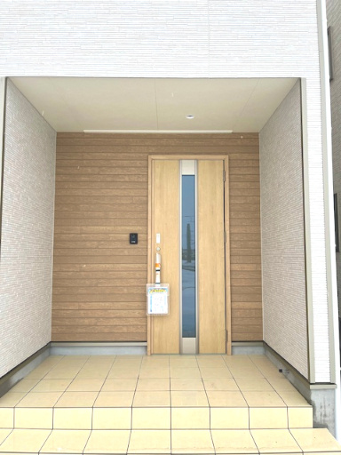 越前市平出新築戸建4号棟の玄関
