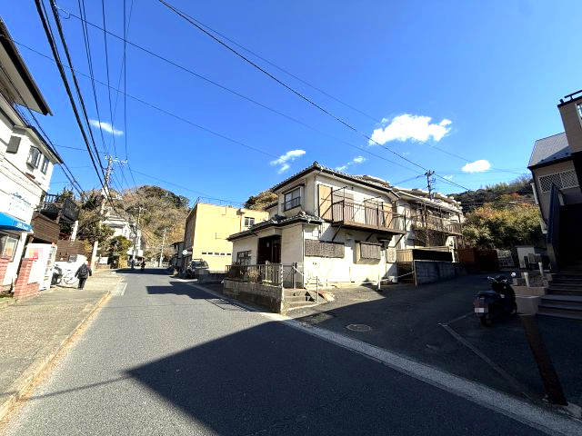 開放感のある土地　JR横須賀線「逗子」駅徒歩20分の前面道路含む現地写真|前面道路

