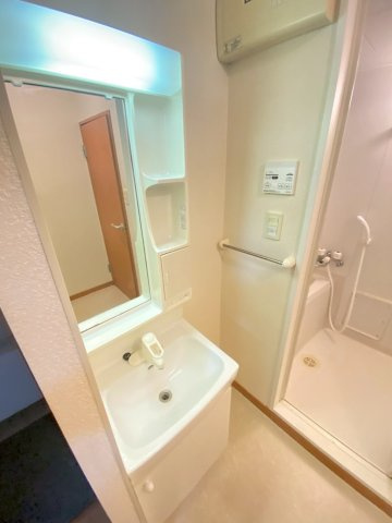 レオパレスパーシモン　辻子の洗面所