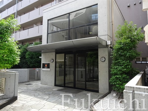 ルミエール祐天寺のエントランス