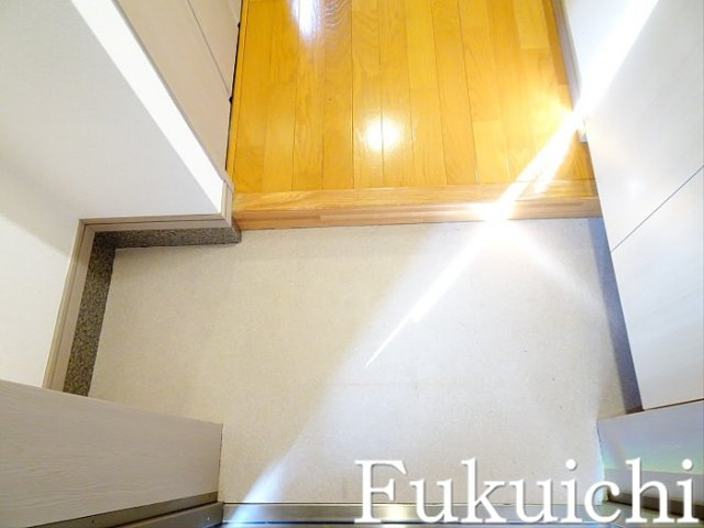 ルミエール祐天寺の玄関