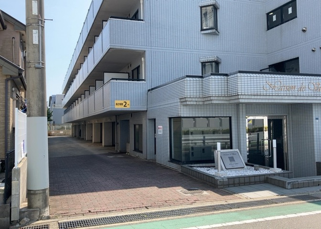 【構造・工法・仕様】 | メゾン・ド・ヴァルセ | ＳＲＣ造は強度や耐震性の面でもRC造と比べて優れています。そのため、10階建以上の高層または超高層マンションなどの建築にも多く採用されています。柱や梁などのサイズが小さくても高い耐震性を確保できます。