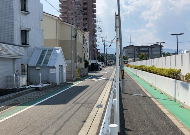 【展望】 | メゾン・ド・ヴァルセ | 眺望の良さを楽しめるダイニングキッチンで家族団らんの時間を過ごしてはいかがでしょうか。バルコニーから見える景色を家族で眺める時間は、時間が経つのを忘れてしまいそうですね。是非、現地を見に行きましょう！