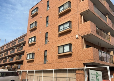 【外観】 | ライオンズマンション矢部第２ | 一般的なバルコニーは、奥行1.5ｍ程ですが、ワイルドバルコニーは2ｍまで広がっています。そのため洗濯物の間隔をあけ干すことができ、乾きやすいというメリットや、ガーデニングが楽しめる等の特徴があります。