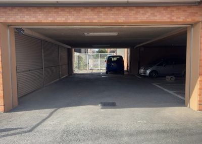 【駐車場】 | ライオンズマンション矢部第２ | 駐車場と明記されていても、最小スペースでつくられた駐車場だと大型車は駐車できなかったり、出入りしにくくなったりする可能性があります。お車のサイズと購入したい物件の駐車場のサイズを現地で確認しましょう。