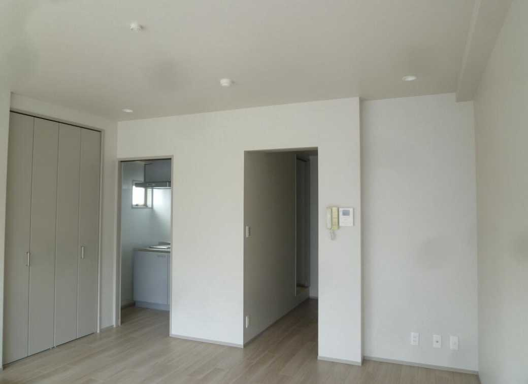 OEビル　ペット相談　二人入居可　駅近の居間・リビング