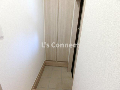 【玄関】 | 花みずきⅡ | 背の高い下駄箱で靴も収納できます。（参考写真）