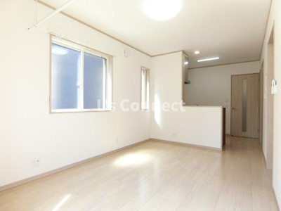 【居間・リビング】 | 花みずきⅡ | 角部屋で２面に窓があります。（参考写真）