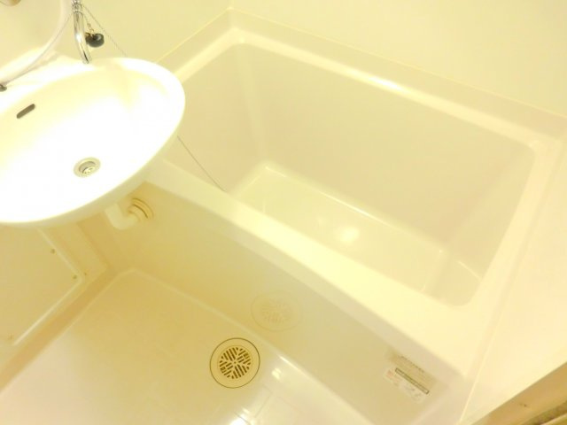 レオパレスカリオストロの浴室