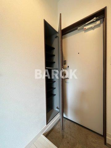 福岡市東区馬出２丁目のアパートの玄関