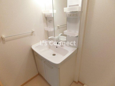 【洗面所】 | カーサ　セレノ | 朝の支度もスムーズな独立洗面台。