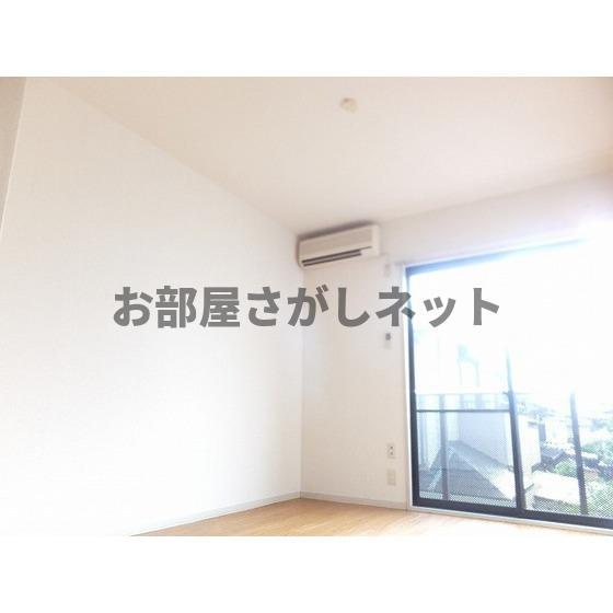 ディアス高野台の居間・リビング