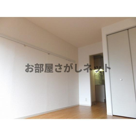 ディアス高野台の居間・リビング