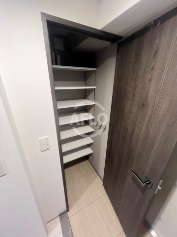 エステムプラザ南船場レジスタの収納|エステムプラザ南船場レジスタ　シューズインクローゼット