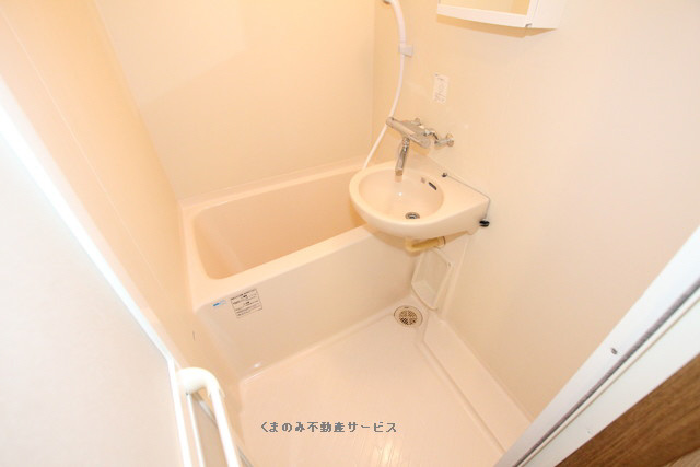 【浴室】 | メゾン・ポレール日田B棟 | 落ち着いた空間のお風呂です
ポレールB棟　309号室　2023/3/3撮影