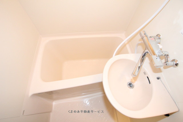 【浴室】 | メゾン・ポレール日田B棟 | 落ち着いた空間のお風呂です
ポレールB棟　309号室　2023/3/3撮影