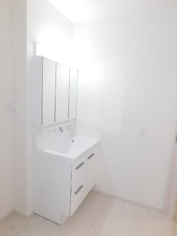 名古屋市中村区下中村町４丁目の新築一戸建の独立洗面台|◇洗面脱衣室◇　　三面鏡シャンプードレッサー♪　