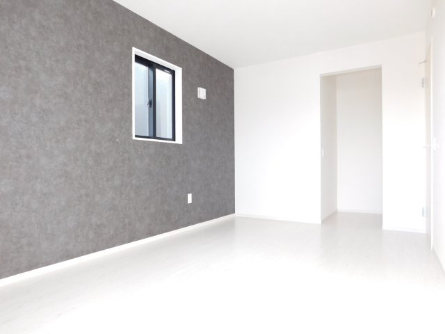 名古屋市中村区下中村町４丁目の新築一戸建の洋室|◇洋室◇　　明るい洋室６．７帖　ウォークインクローゼット完備！　バルコニー利用可♪