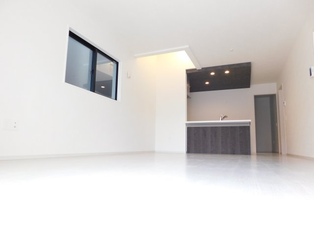 名古屋市中村区下中村町４丁目の新築一戸建の居間・リビング|◇リビング◇　　明るいリビング１７．０帖　吹抜の開放感のある空間♪