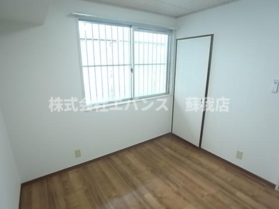 【寝室】 | メゾン・コスモ | 落ち着いて過ごせるお部屋なので、寝室にいかがでしょうか