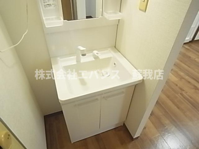 【独立洗面台】 | メゾン・コスモ | 朝の支度にも助かる、独立の洗髪洗面化粧台