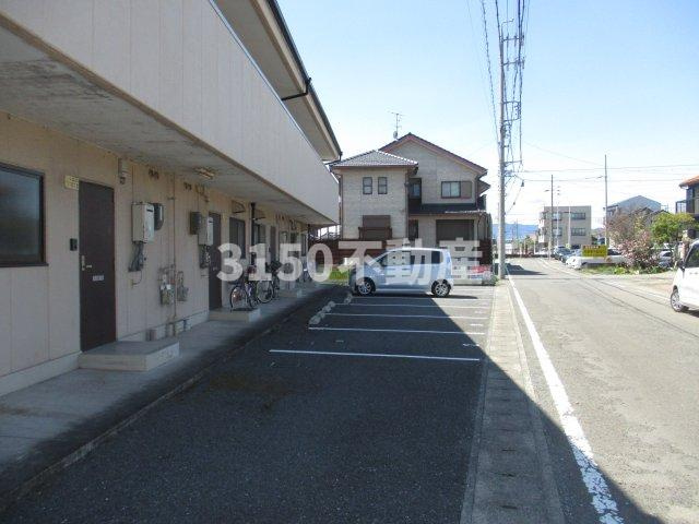 メゾンヴェステンの駐車場