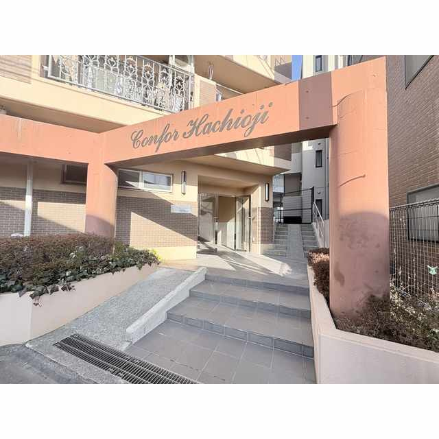 コンフォール八王子のエントランス