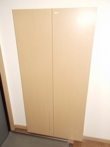 フォワイエ Eの玄関