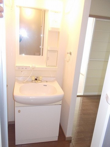 フォワイエ Eの洗面所