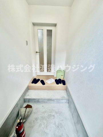 喜里川テラスハウスの玄関