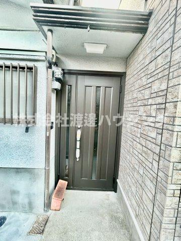 喜里川テラスハウスのエントランス