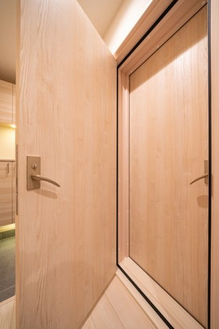 二重扉と二重サッシの１階防音室
