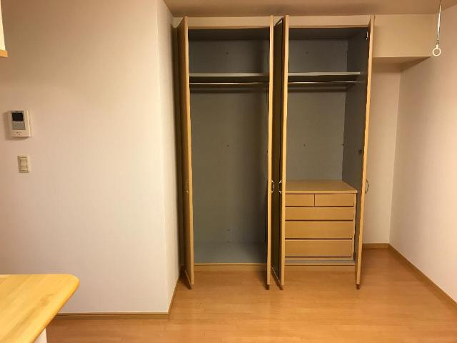 シャーロット・Ⅱの収納|タンス付収納