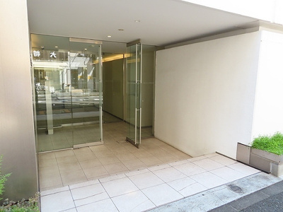 【エントランス】 | ベルファース新橋 | エントランス　※2021年7月撮影