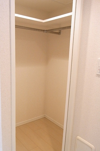 ベルファース新橋の収納|ウォークインクロゼット　※2012年11月撮影