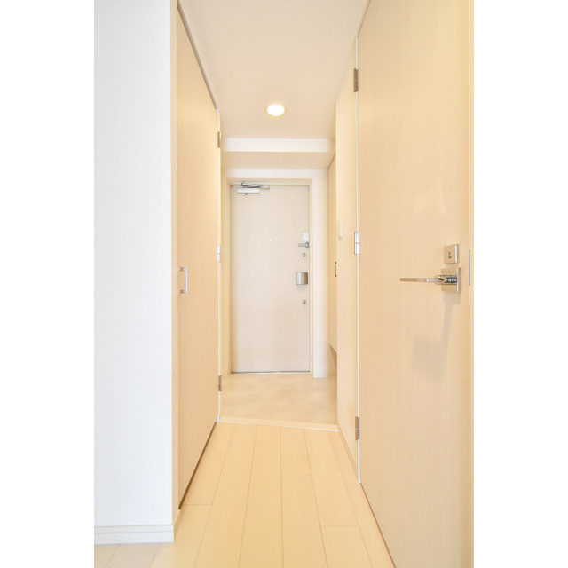 アドバンス新大阪ラシュレの玄関