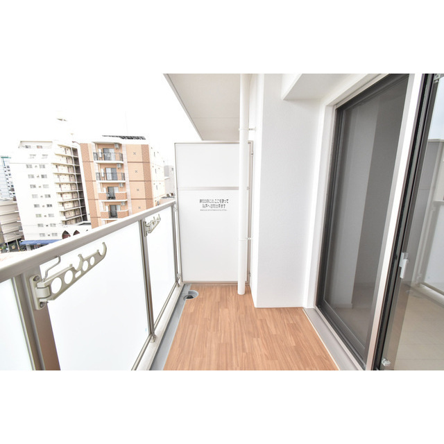 アドバンス新大阪ラシュレのバルコニー