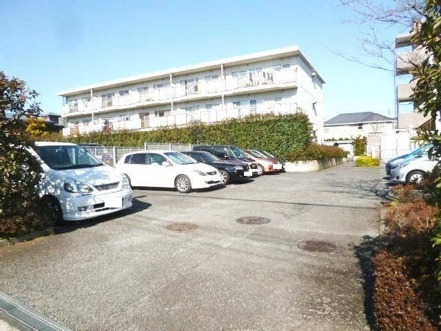 ★敷地内駐車場★（空き状況・使用料等詳細はご確認下さい）