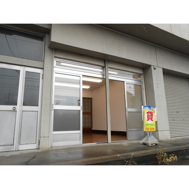 岐阜市本荘西３丁目の店舗事務所のエントランス