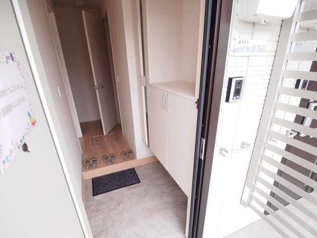 メゾンフルール　トモ　Ｂ棟の玄関